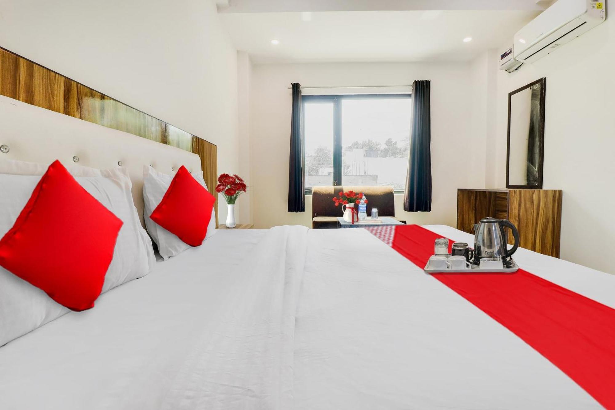 Hotel O La Plazo Haridvár Kültér fotó