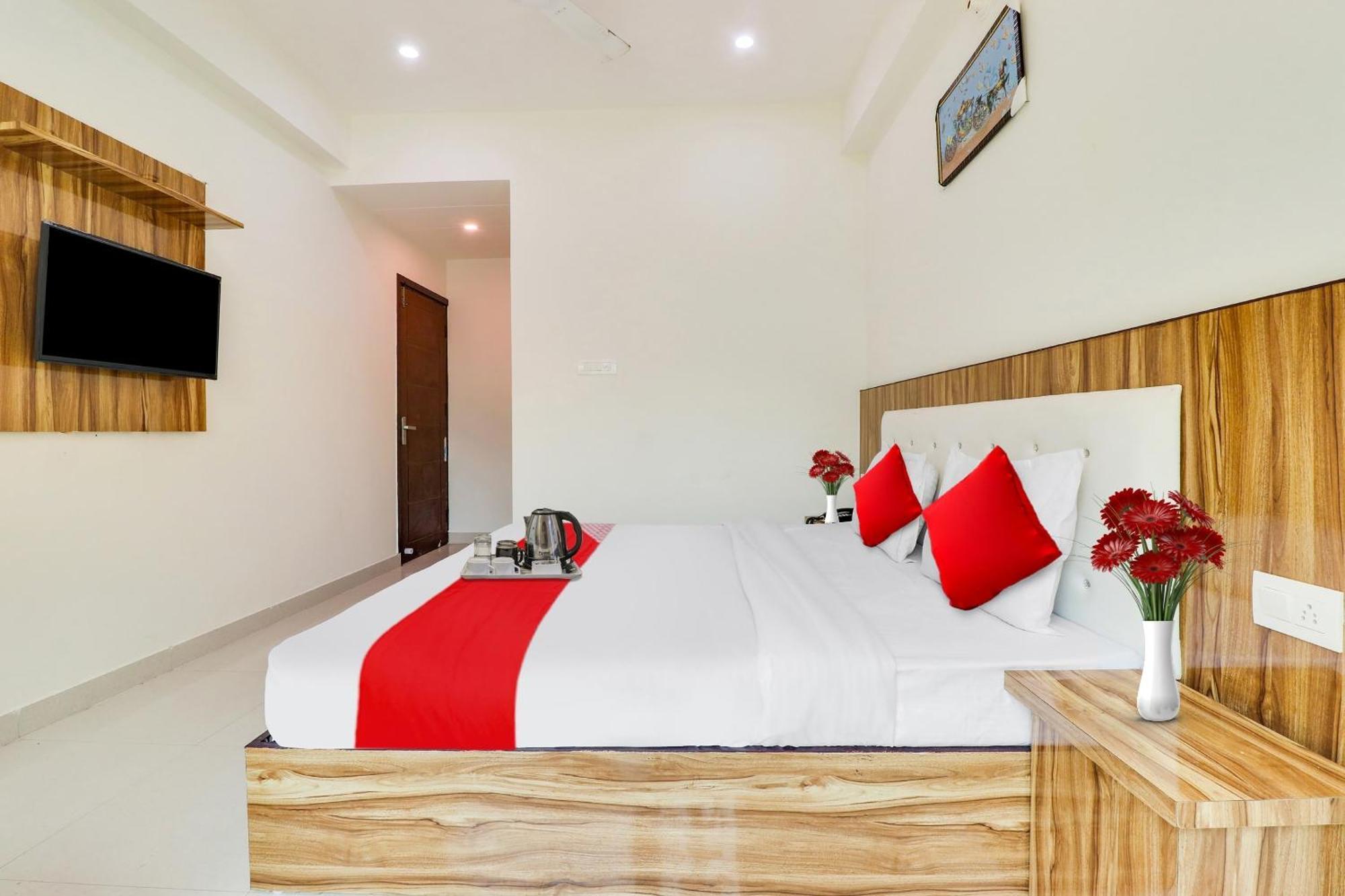 Hotel O La Plazo Haridvár Kültér fotó